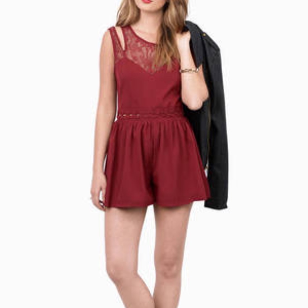 Tobi Cold Shoulder Cut Red Romper (Size S)